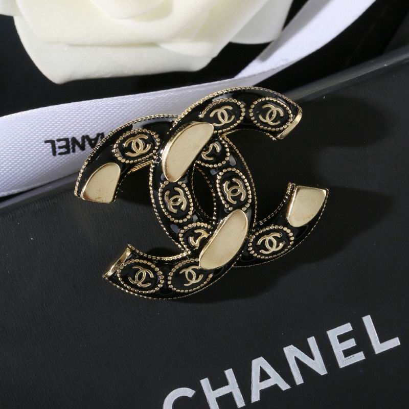 Chanel Brooch 05yxs33
